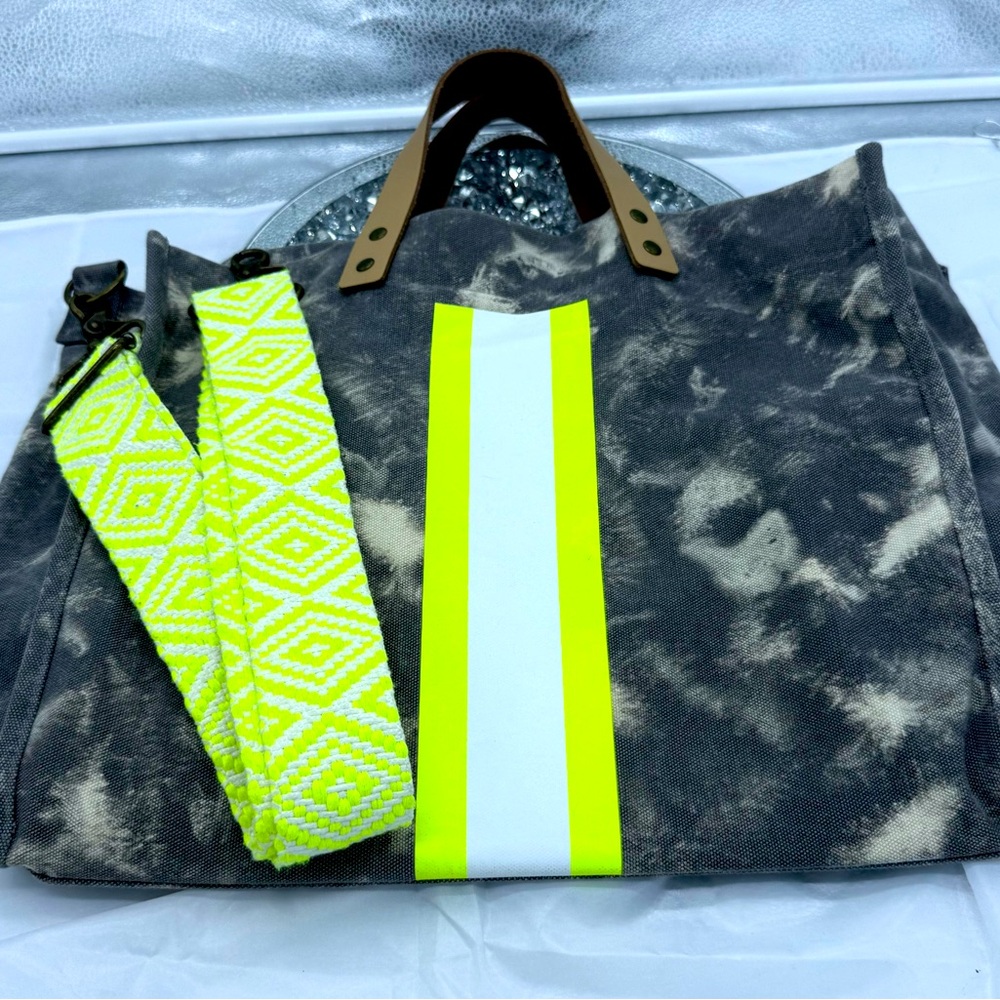 BAGGING RIGHTS GLO GIRL CAMO/NEON YELLOW HANDBAG